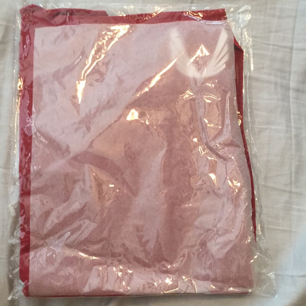 Red Aesthetic revolution stringer